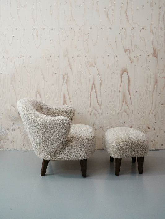 Ingeborg Lounge Chair by Audo Copenhagen - Dark Stained Oak / Sheepskin Moonlight Ingeborg
