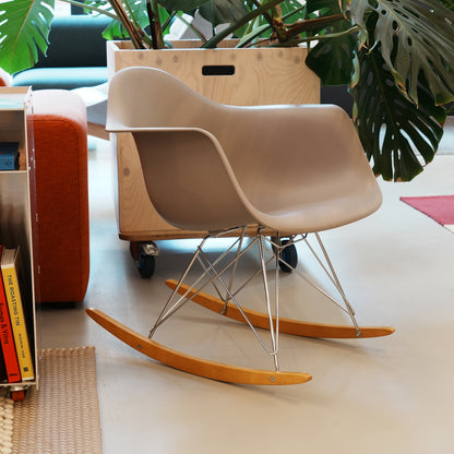 イームズ RAR プラスチック アームチェア RE