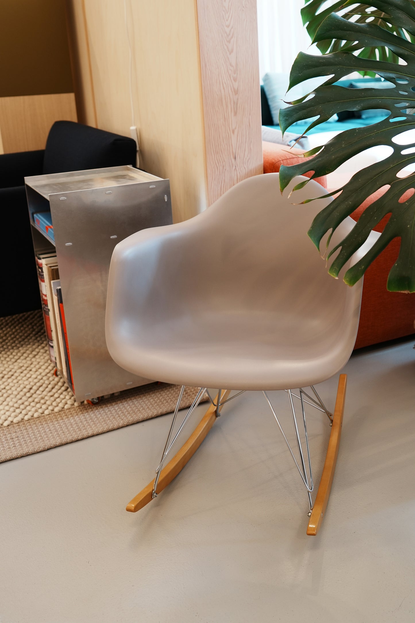 イームズ RAR プラスチック アームチェア RE