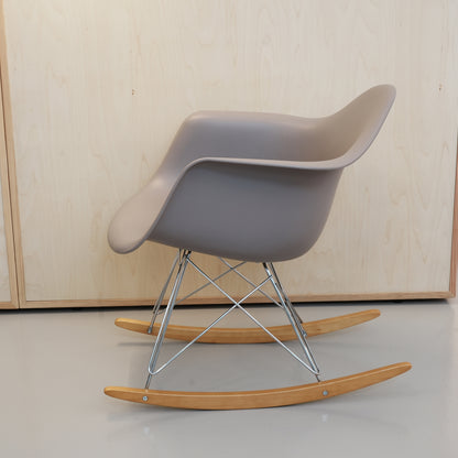 イームズ RAR プラスチック アームチェア RE