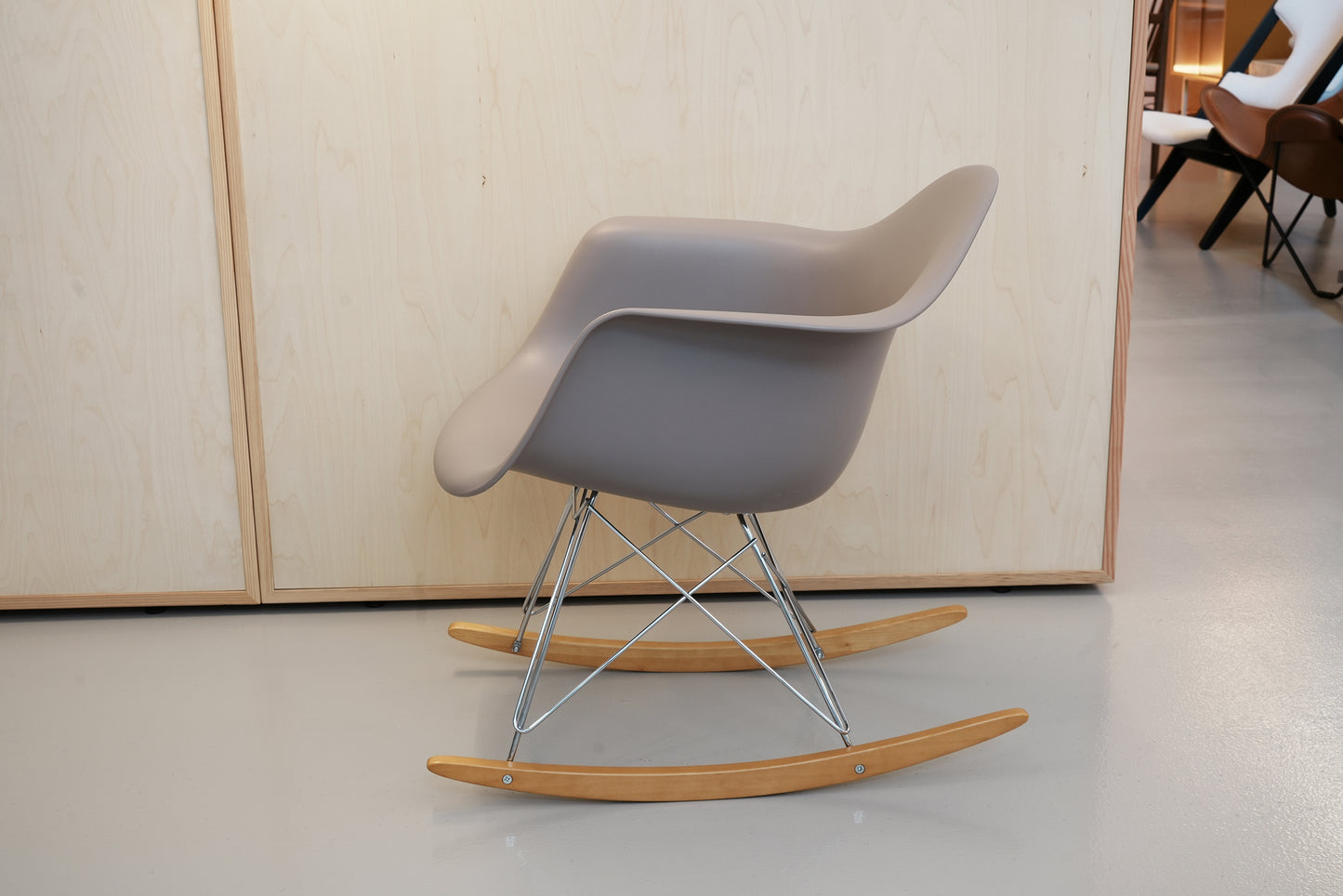 イームズ RAR プラスチック アームチェア RE