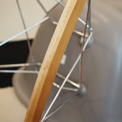 イームズ RAR プラスチック アームチェア RE