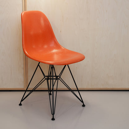 イームズファイバーグラスサイドチェア