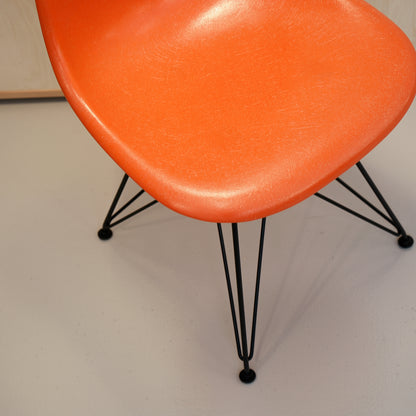 イームズファイバーグラスサイドチェア