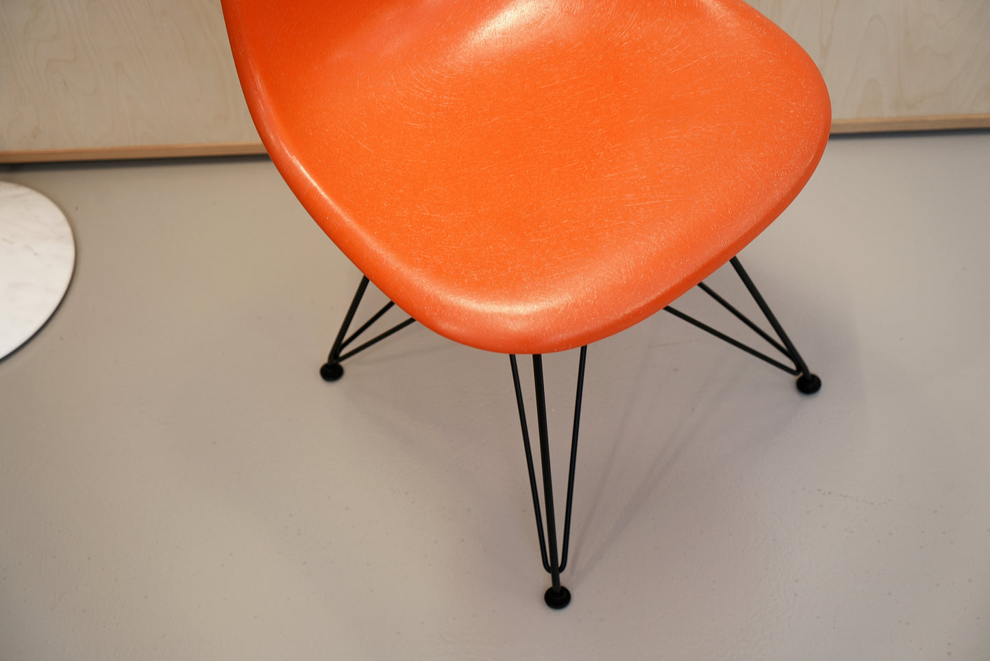 イームズファイバーグラスサイドチェア