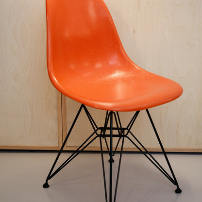 イームズファイバーグラスサイドチェア