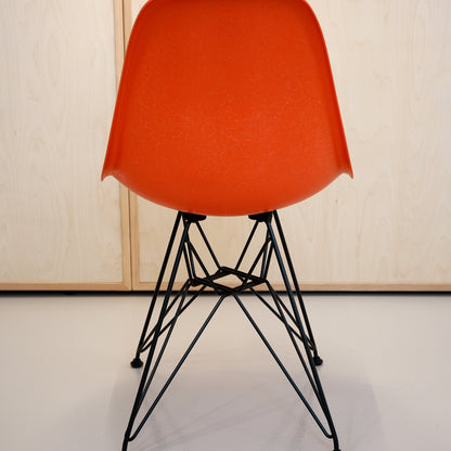 イームズファイバーグラスサイドチェア