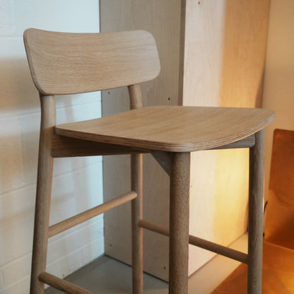Hven Bar Stool / White Oiled Oak / 67 cm / Ex-Display by Fritz Hansen