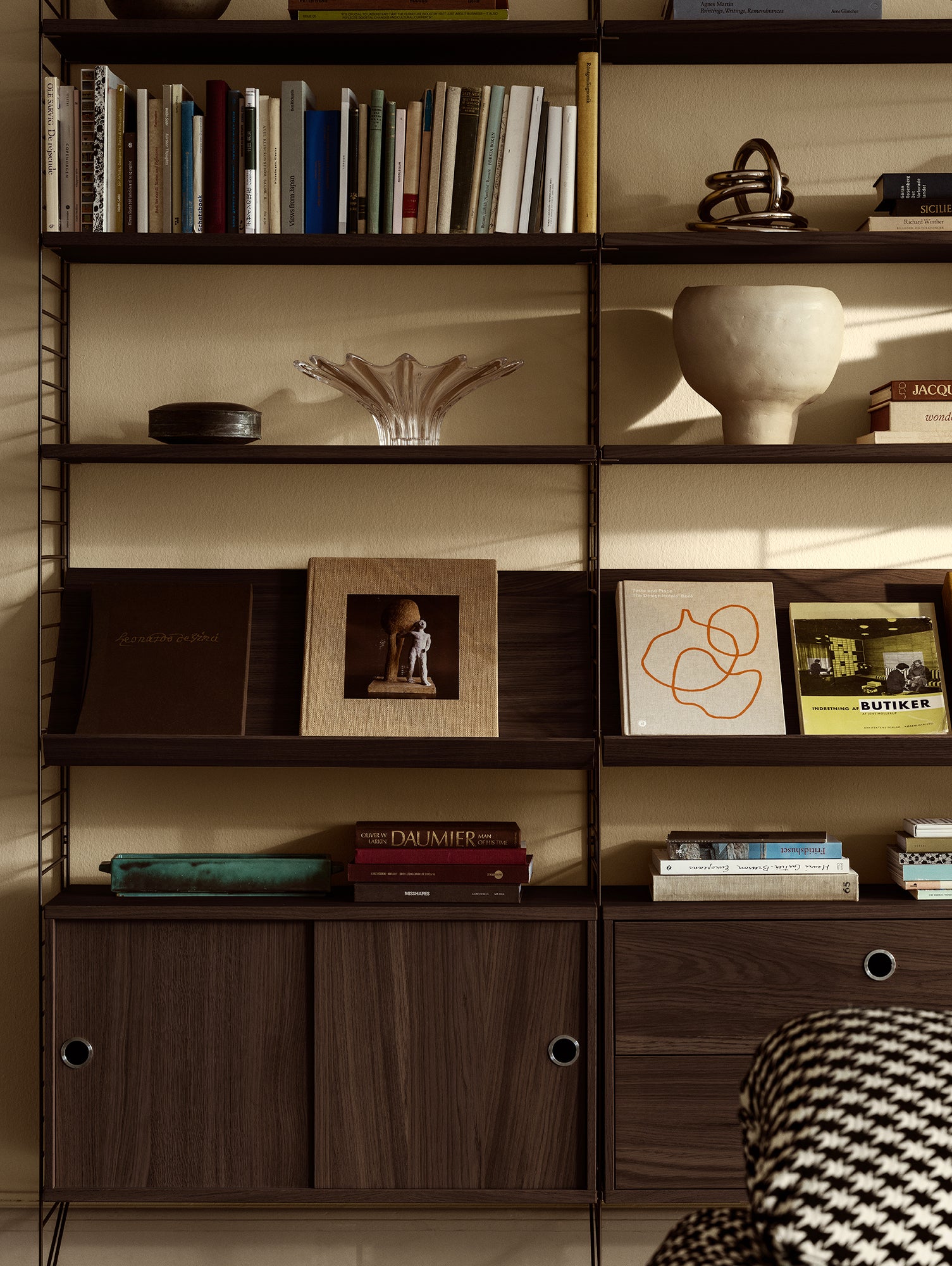 String System Magazine Shelf by String - Dark Oak