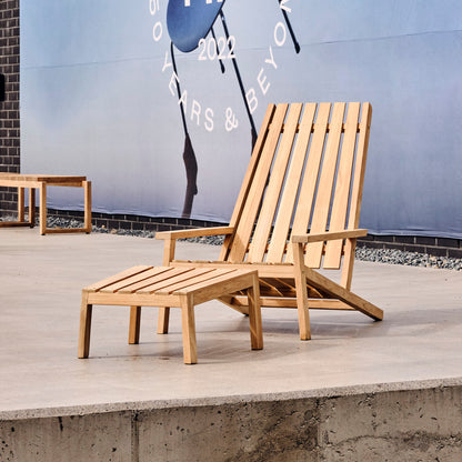Between Lines Deck Chair by Fritz Hansen