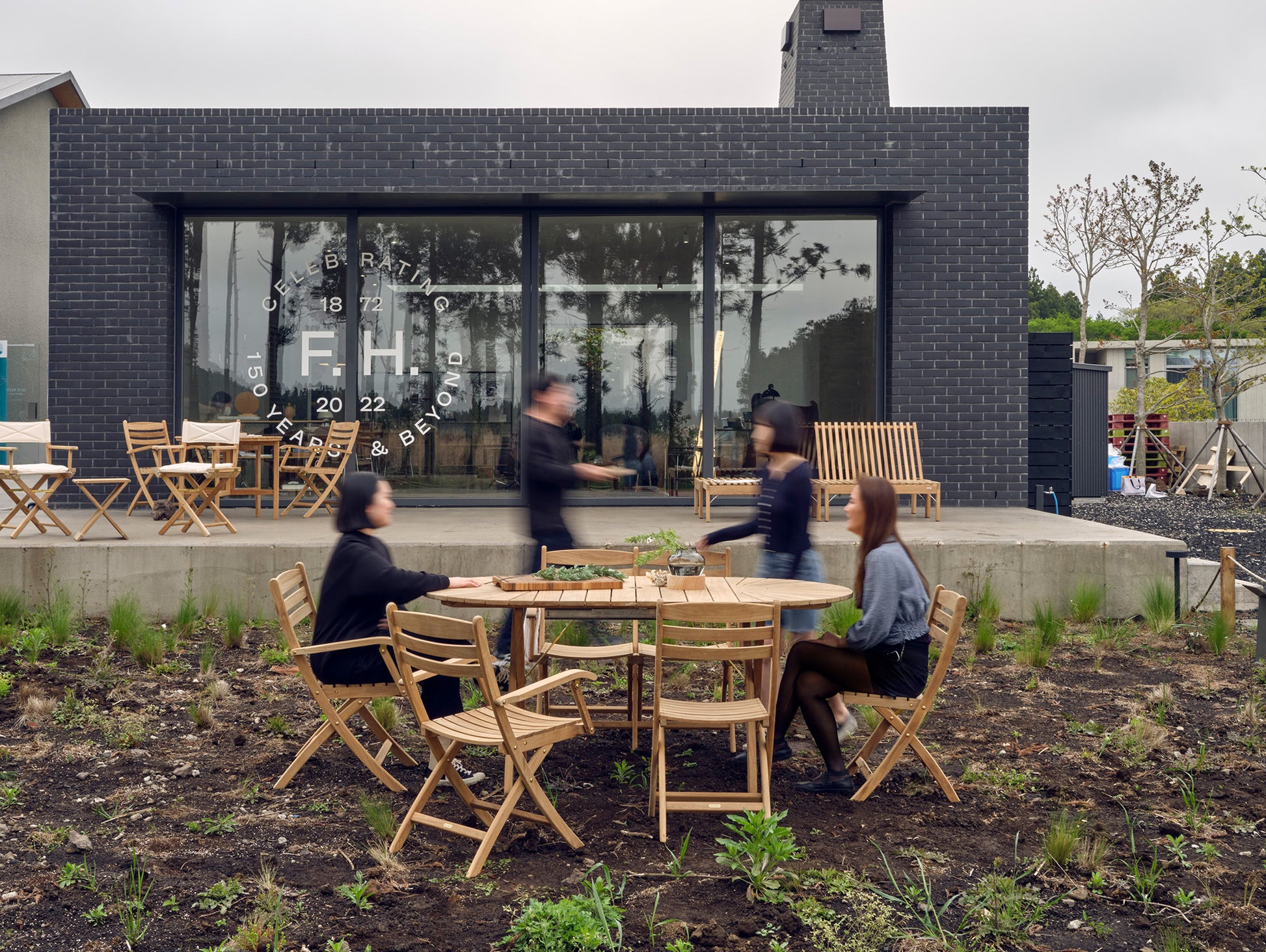 Selandia Extendable Table by Fritz Hansen