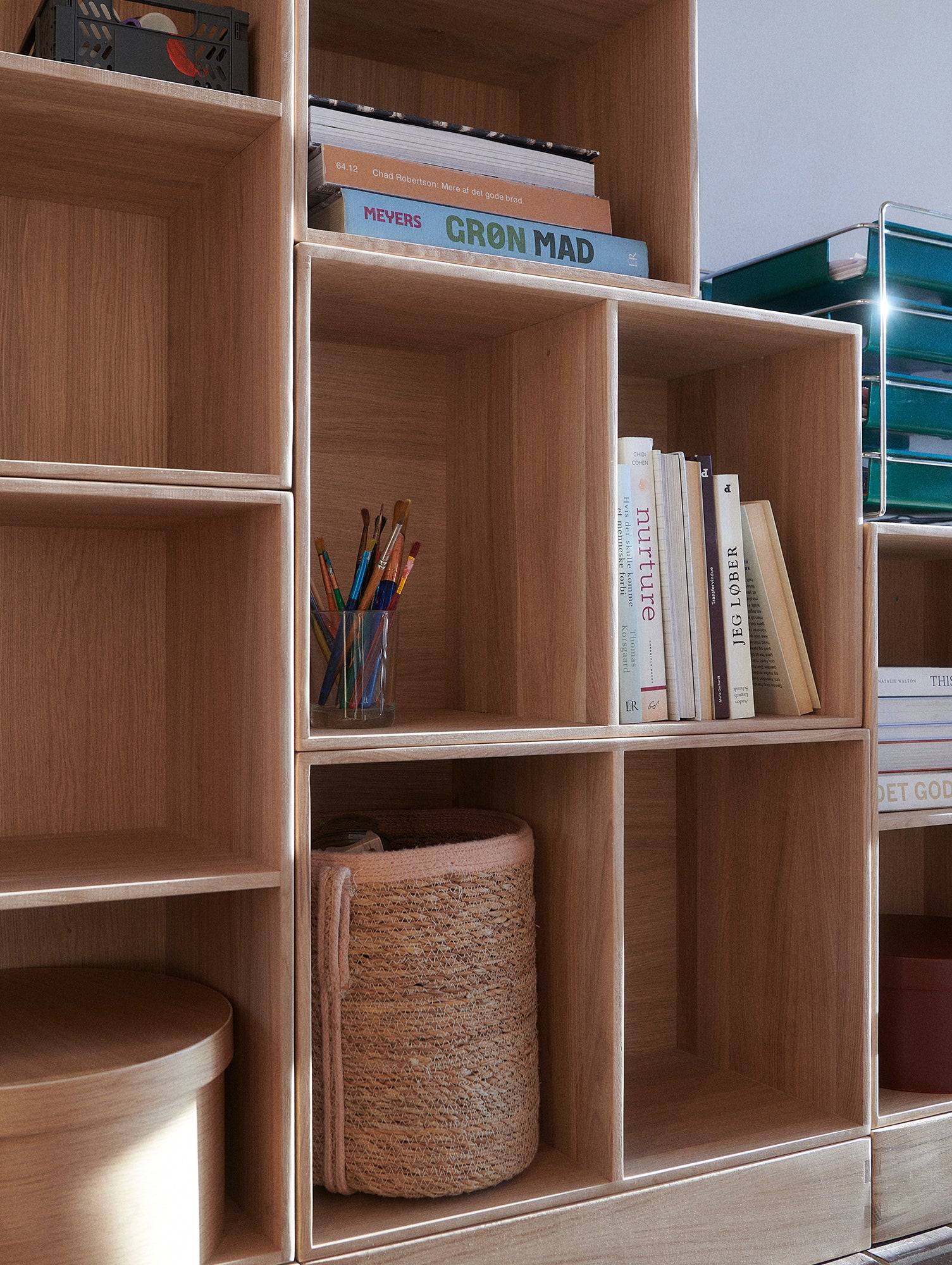 B98 Bookcase by FDB Mobler