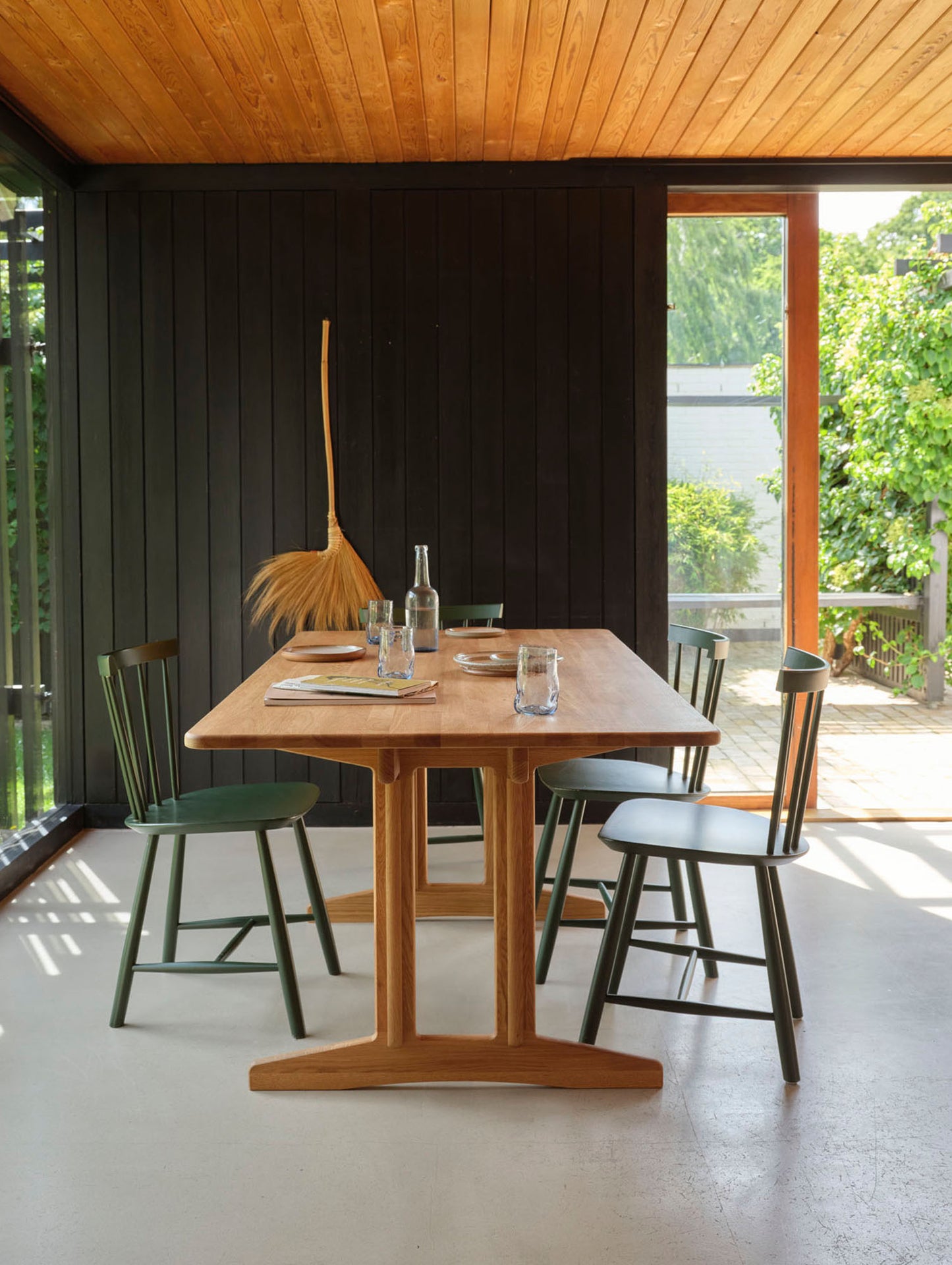 C64 Shaker Extendable Dining Table by FDB Mobler