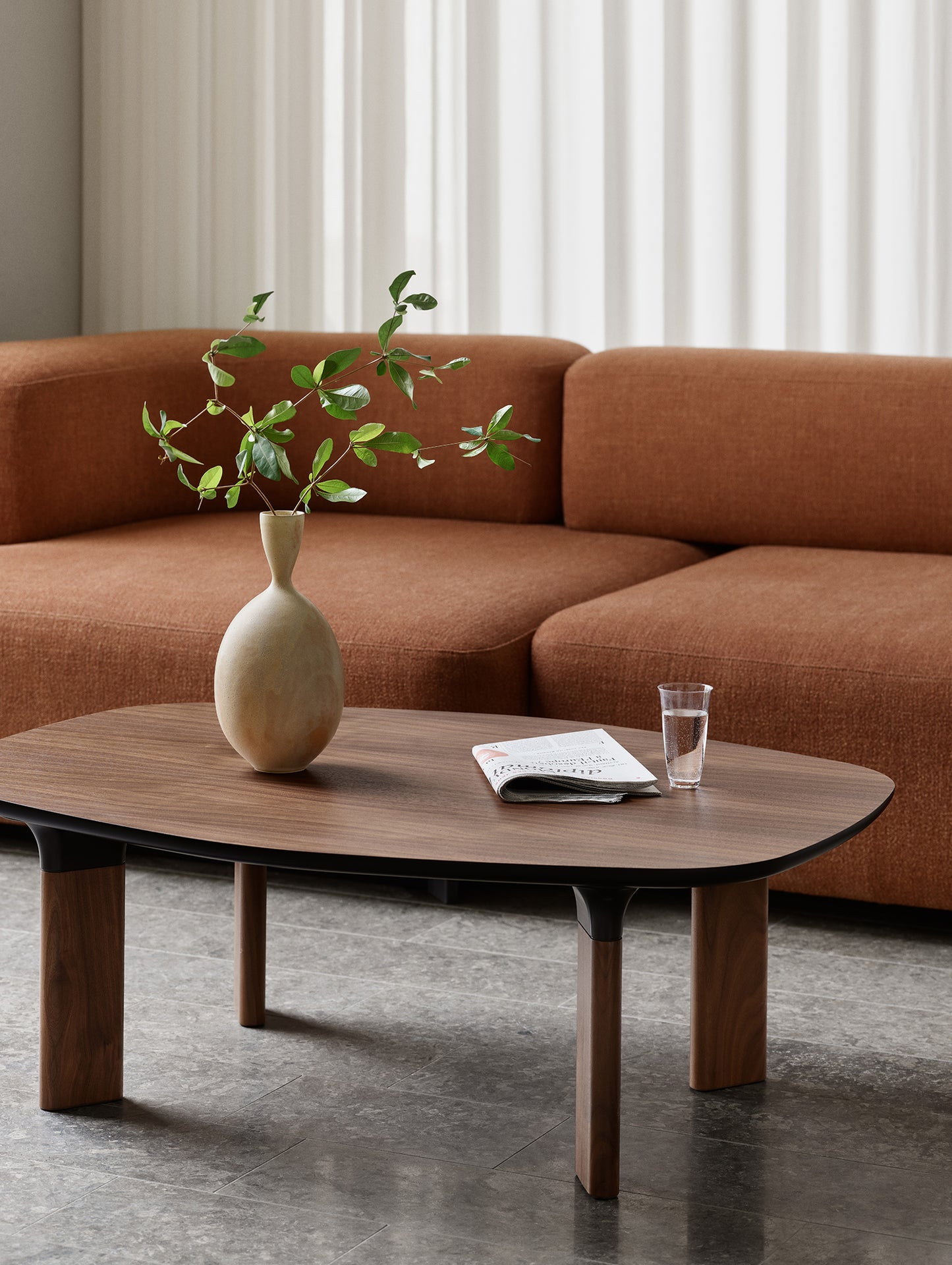 Analog Coffee Table (JH63A) by Fritz Hansen - Walnut