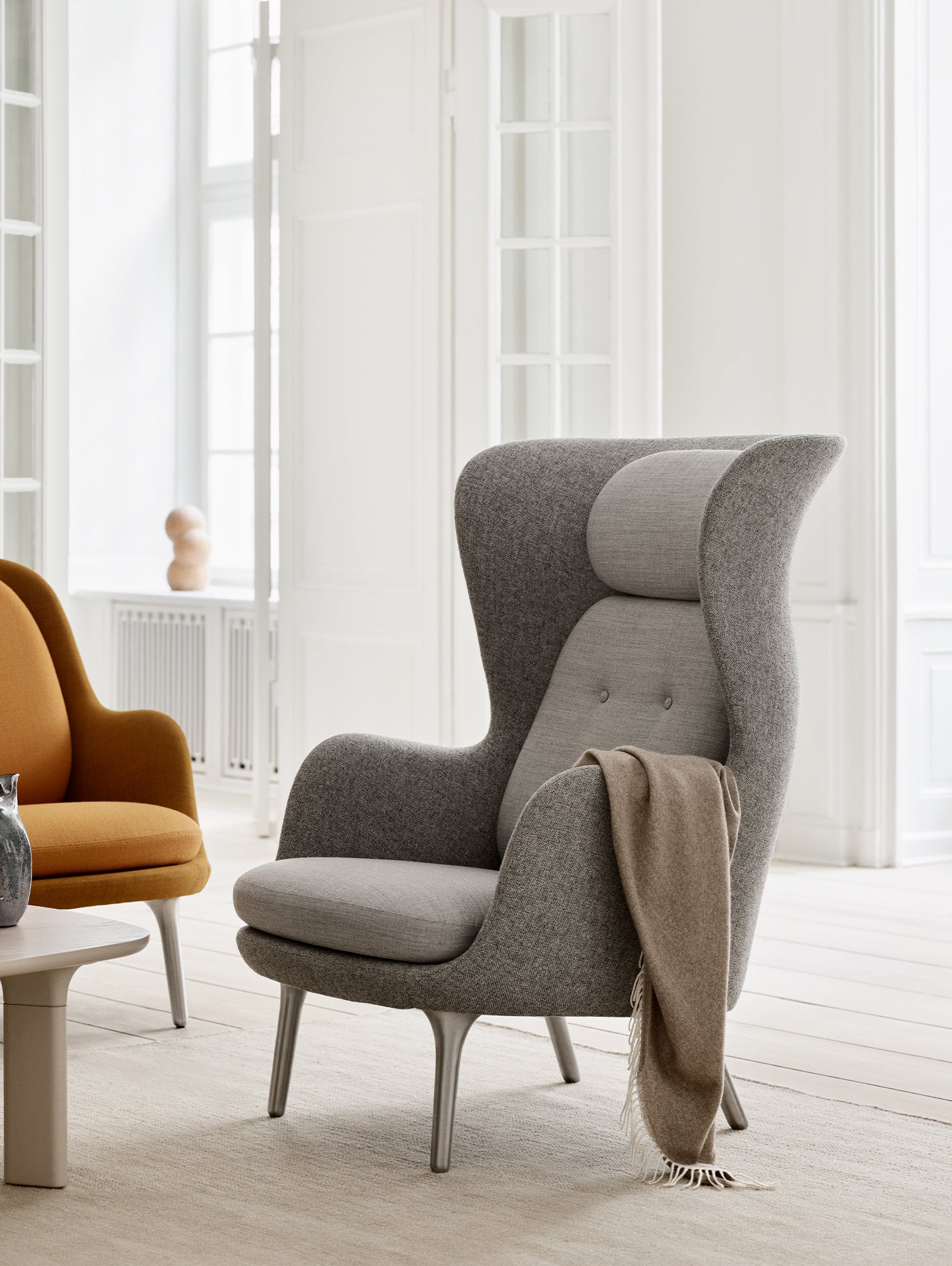 Ro Lounge Chair Mixed Upholstery by Fritz Hansen – Really Well Made