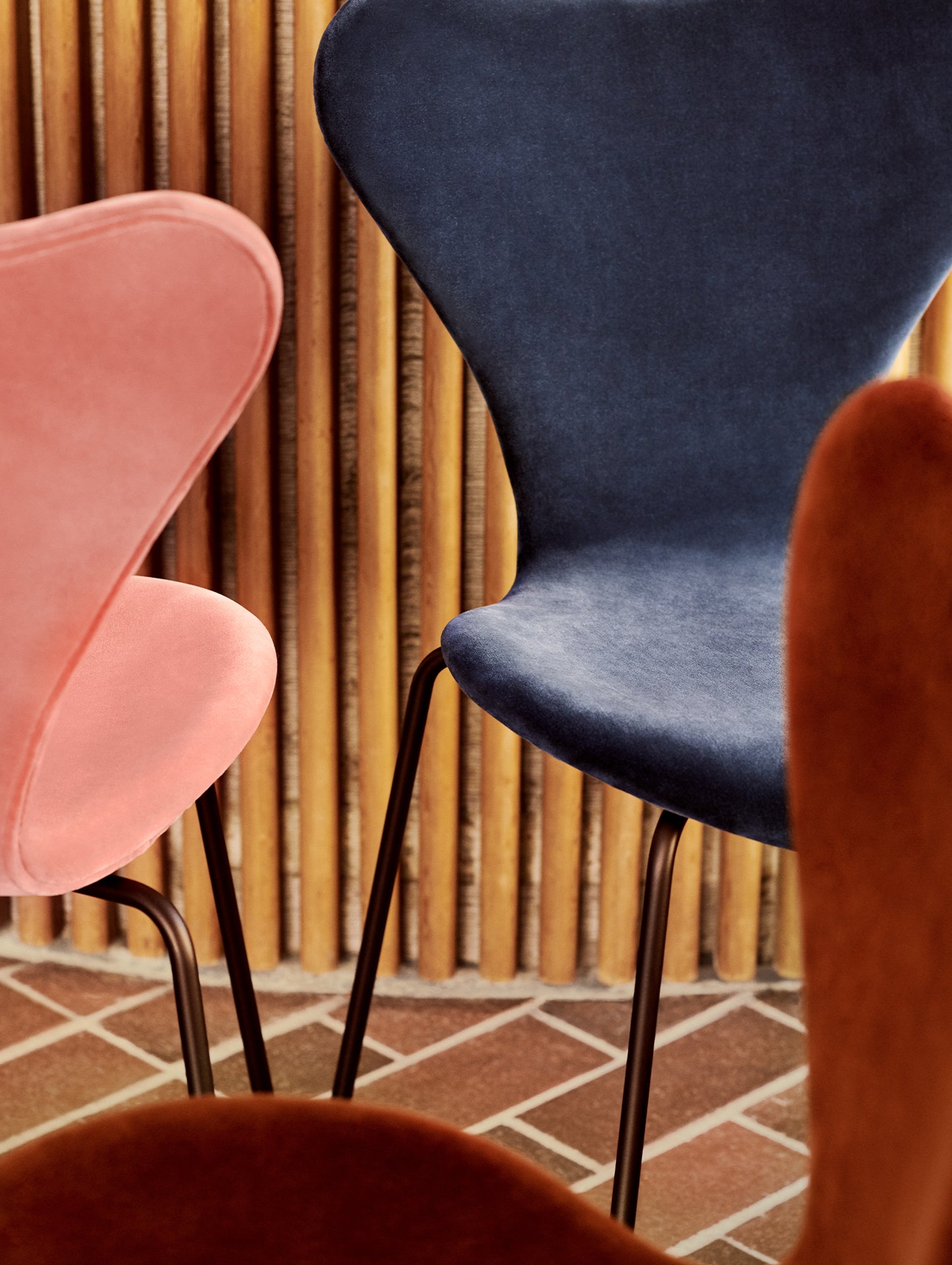 Series 7™ 3107 Dining Chair (Fully Upholstered) by Fritz Hansen - Belfast (Velvet) Misty Rose, Blue Grey 
