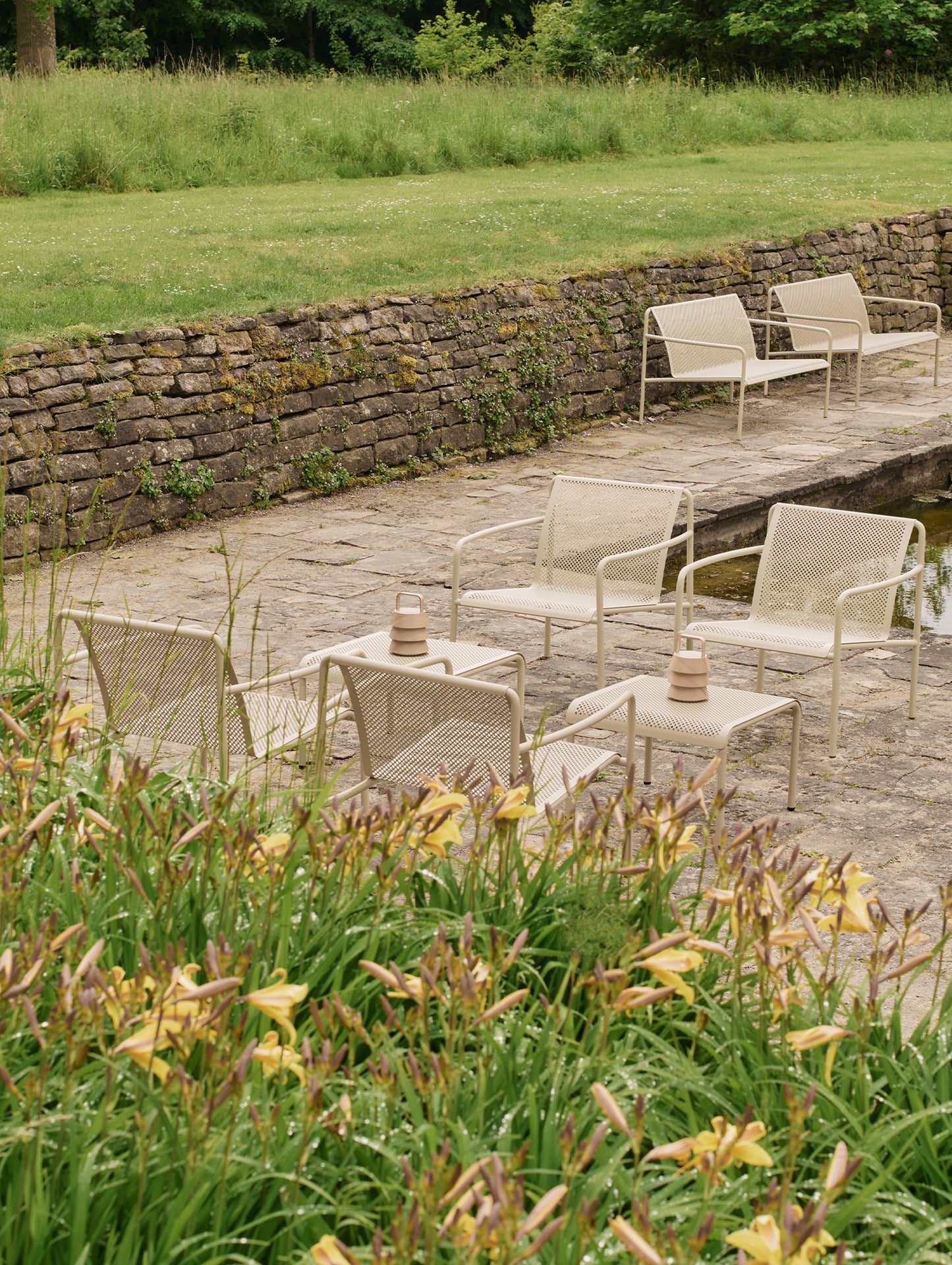 Dapple Low Table by Ferm Living - 57x57 cm / Cashmere