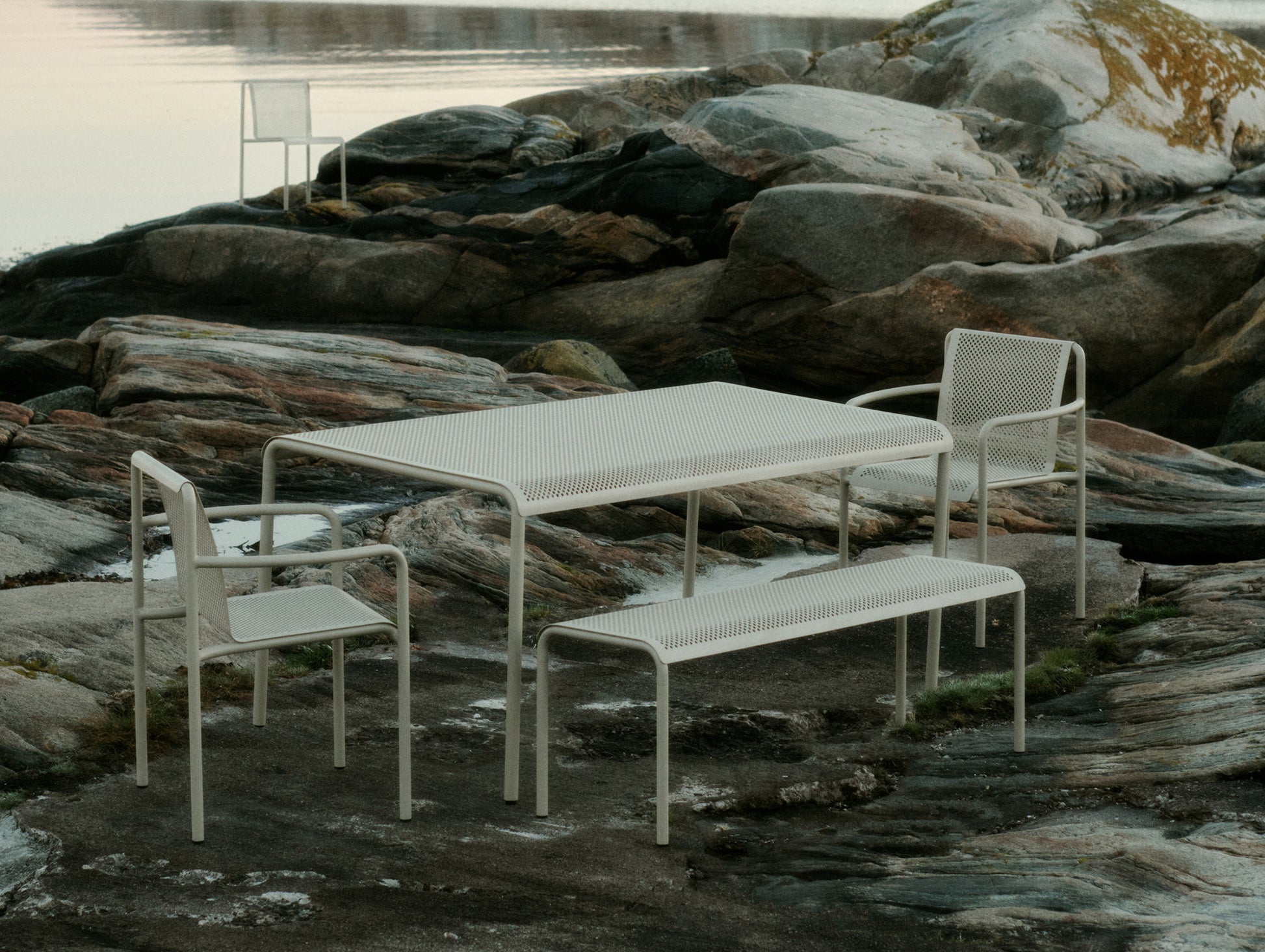 Dapple Armchair by Ferm Living - Cashmere