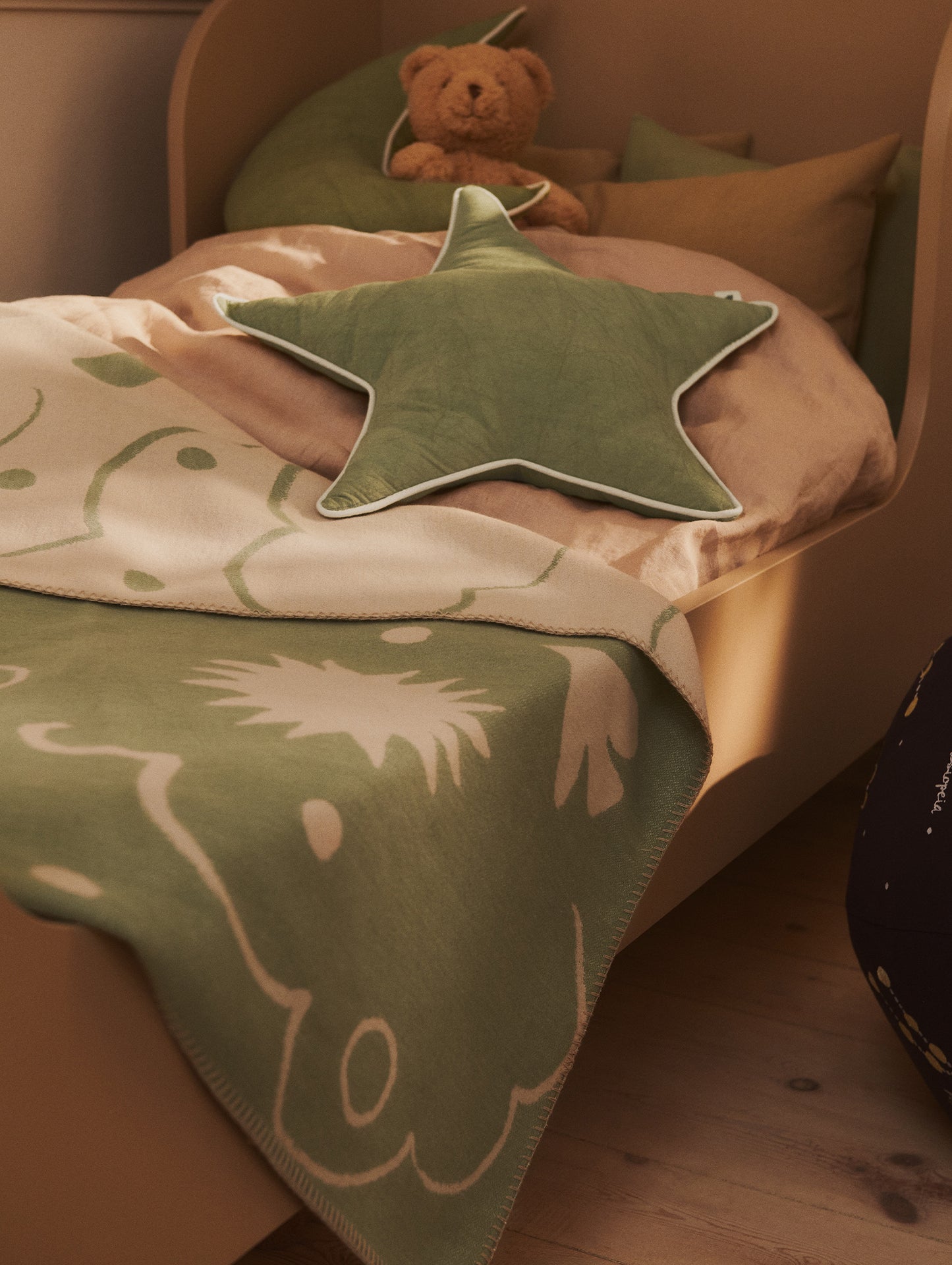 Skye Blanket by Ferm Living - Tea Green / Parchment
