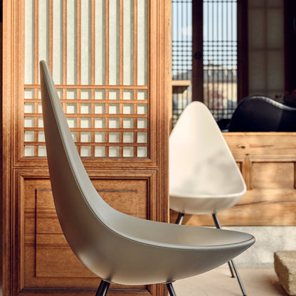 Drop Dining Chair Plastic (3110) by Fritz Hansen - Light Beige