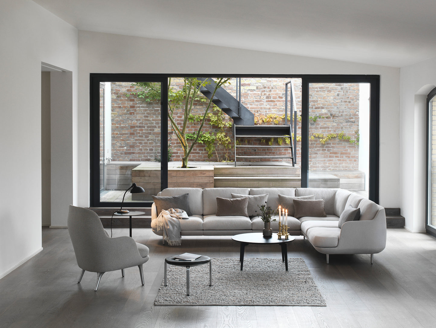 Fri Lounge Chair JH4 - Single Upholstery by Fritz Hansen / Sunniva 717