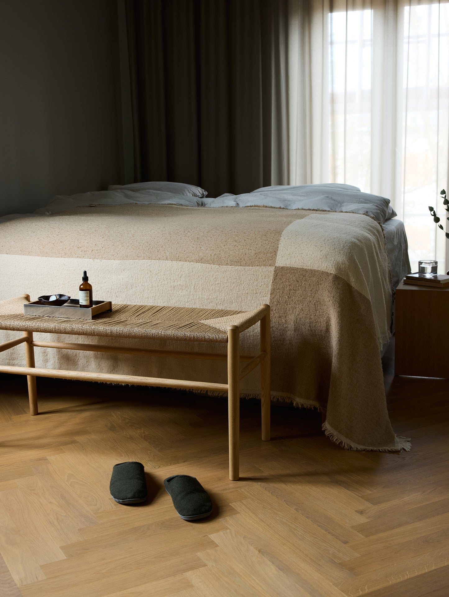 J163 Bench by FDB Mobler - Base: Lacquered Oak / Seat: Nature Paper Cord