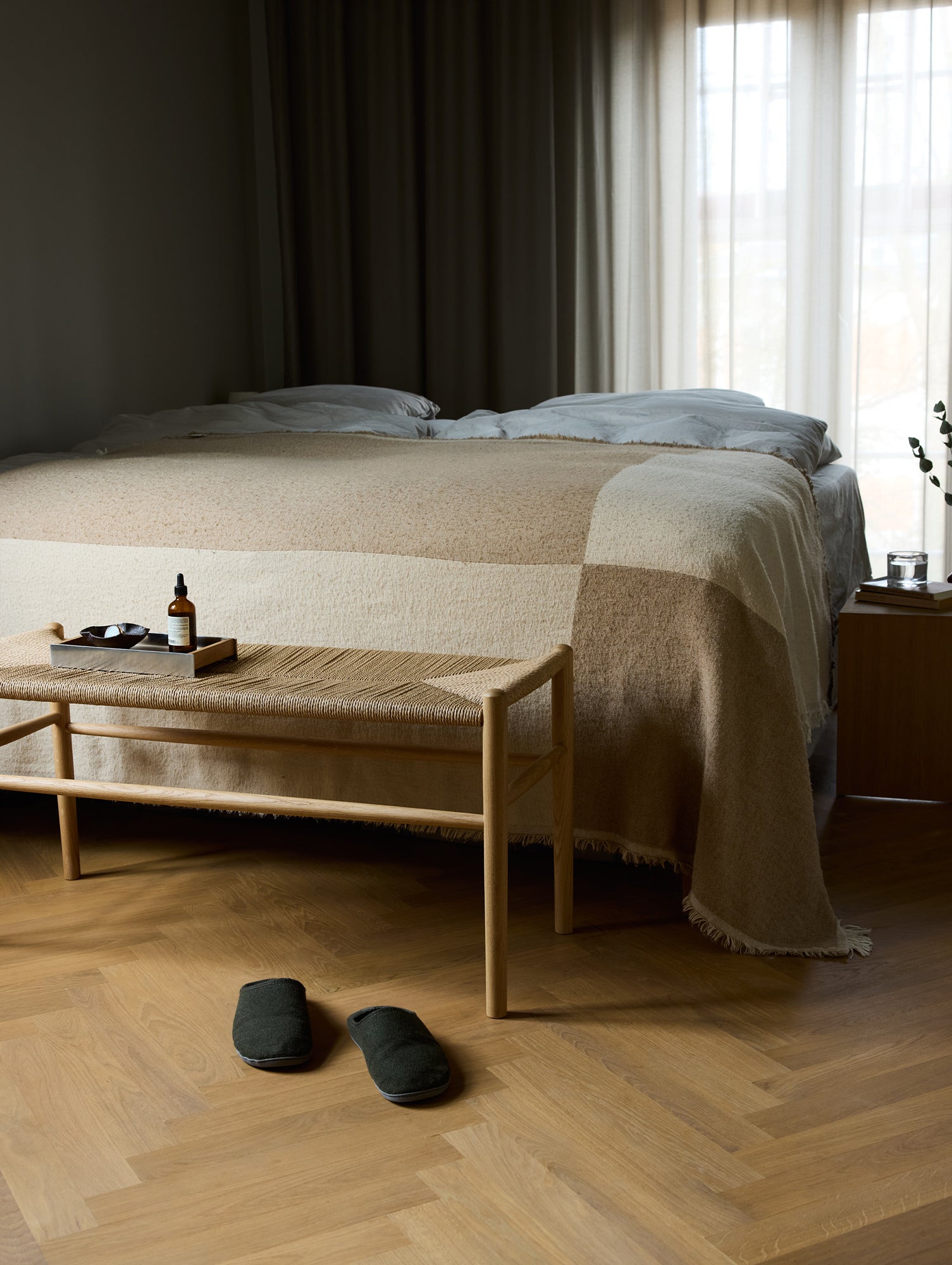 J163 Bench by FDB Mobler - Base: Lacquered Oak / Seat: Nature Paper Cord