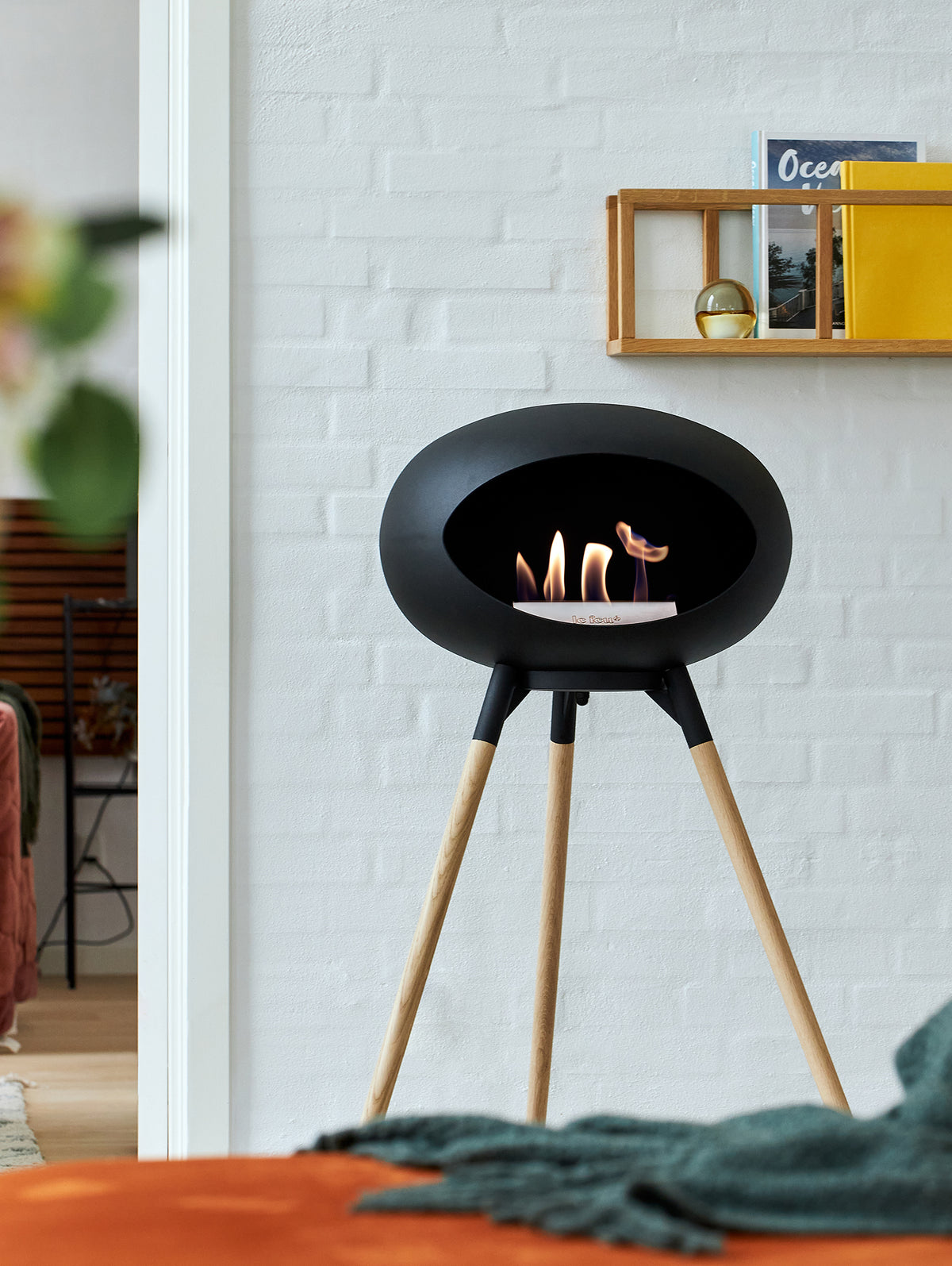 Ground High Fireplace by Le Feu - Black Dome / Black Bowl / Soaped Oak Base