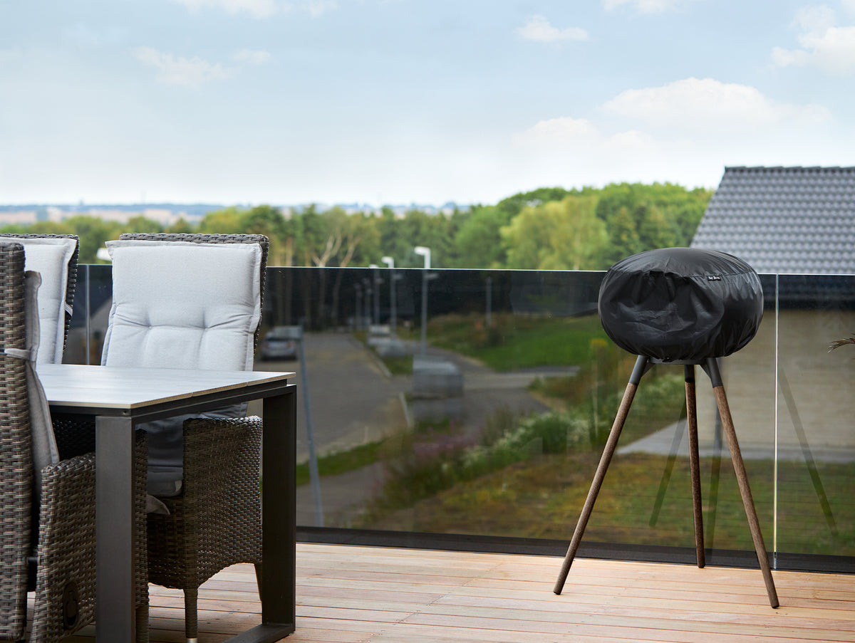 Ground High Fireplace by Le Feu - Black Dome / Black Bowl / Smoked Oak Base
