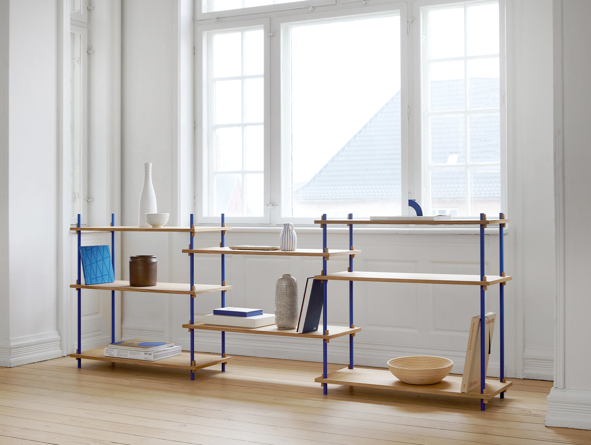Moebe Shelving System - S.85.3.A Set in Deep Blue / Oiled Oak