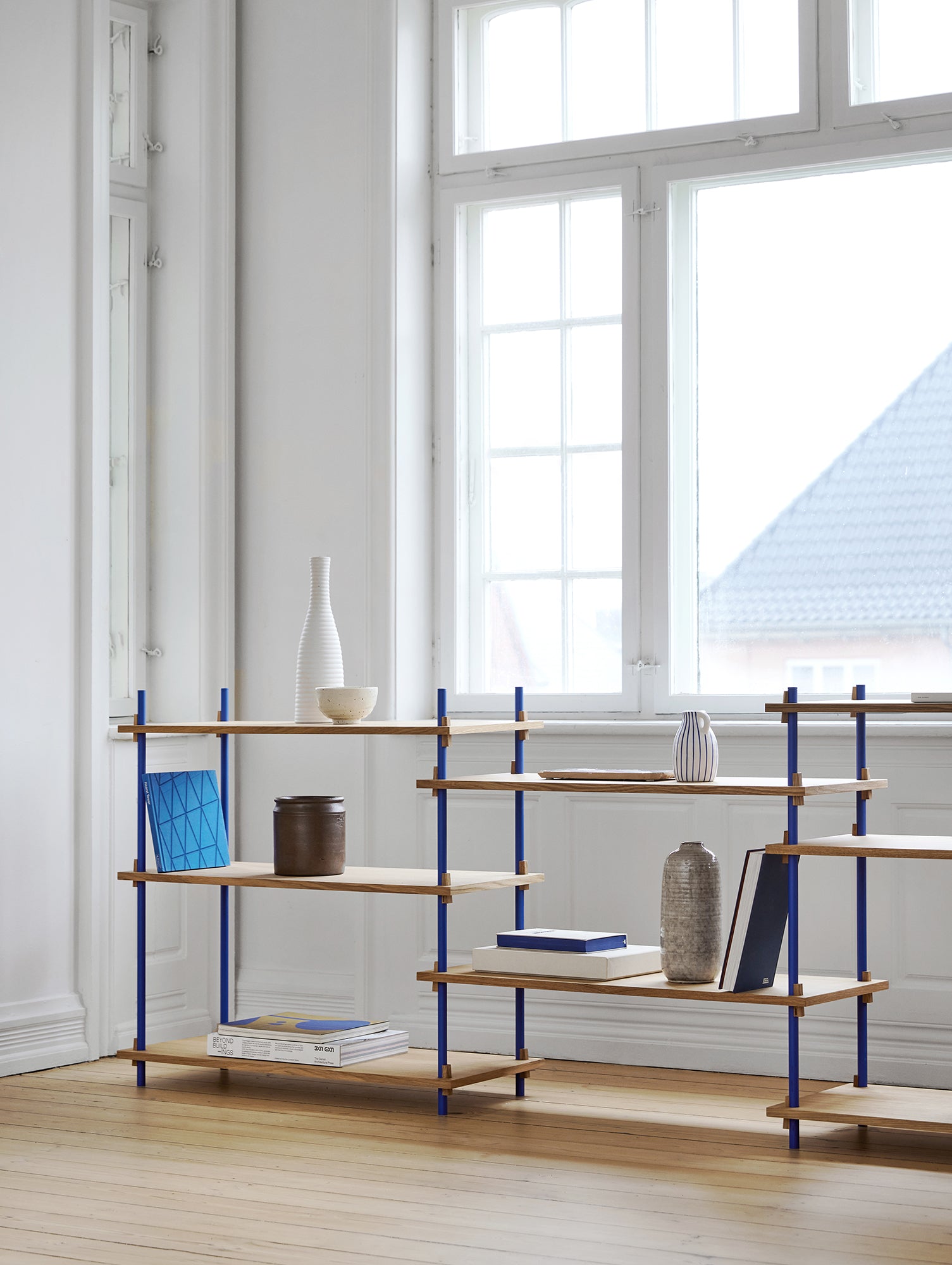 Moebe Shelving System - S.85.3.A Set in Deep Blue / Oiled Oak