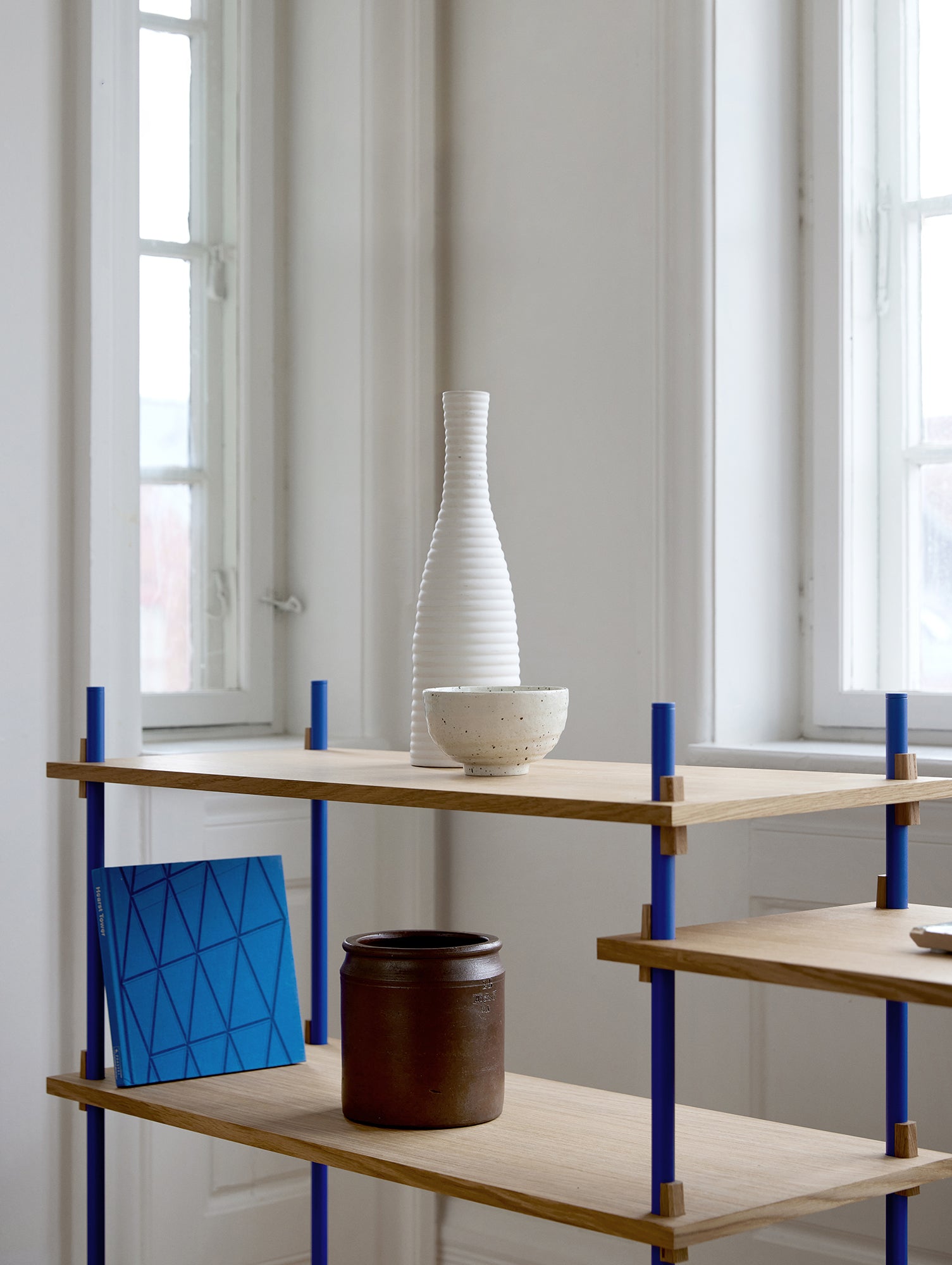 Moebe Shelving System - S.85.3.A Set in Deep Blue / Oiled Oak