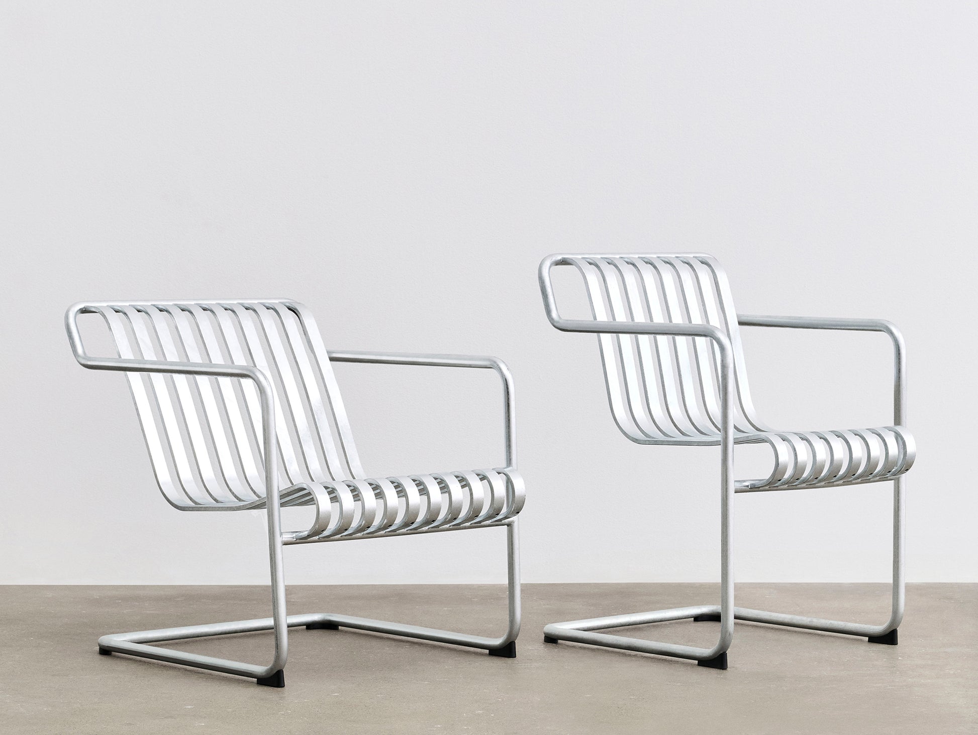 Palissade Cantilever Lounge Chair Low by HAY - Hot galvanised