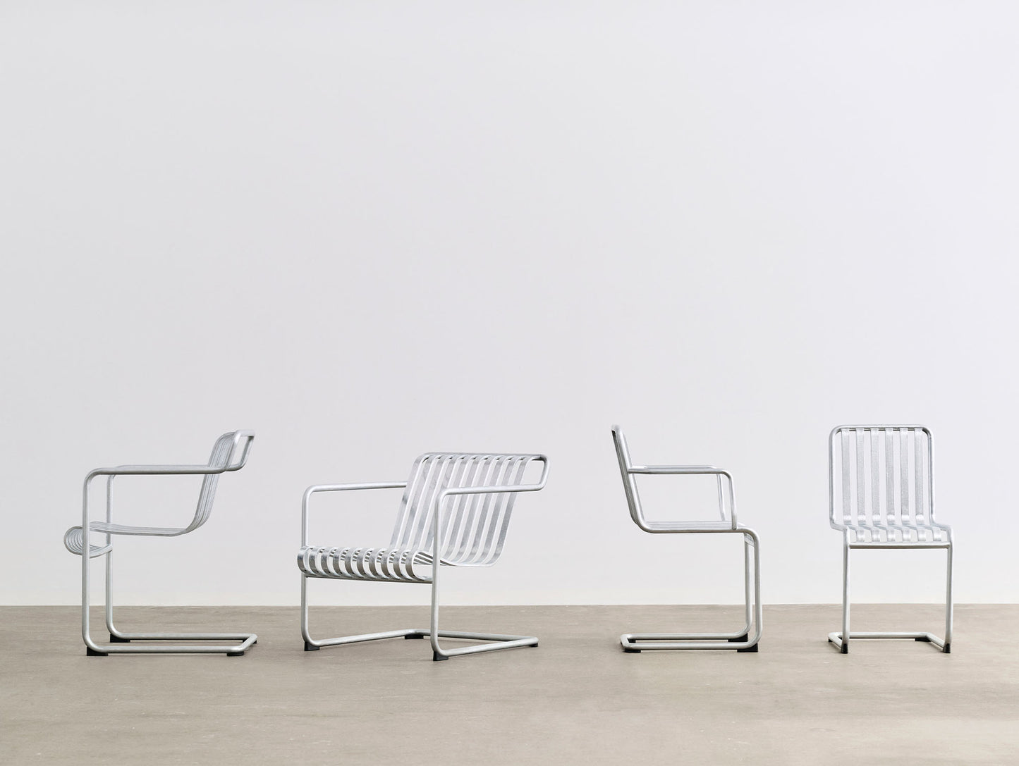 Palissade Cantilever Lounge Chair Low by HAY - Hot galvanised