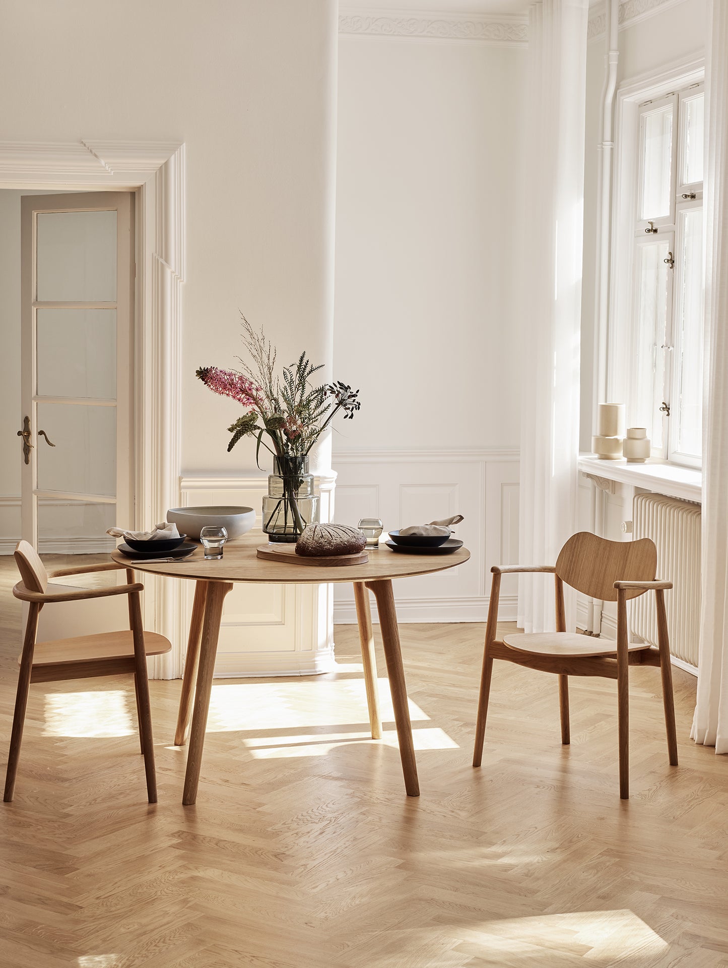 Salon Extendable Table - Round by Ro Collection - Oiled Oak / Length: 120 cm (Without Extension Plates)