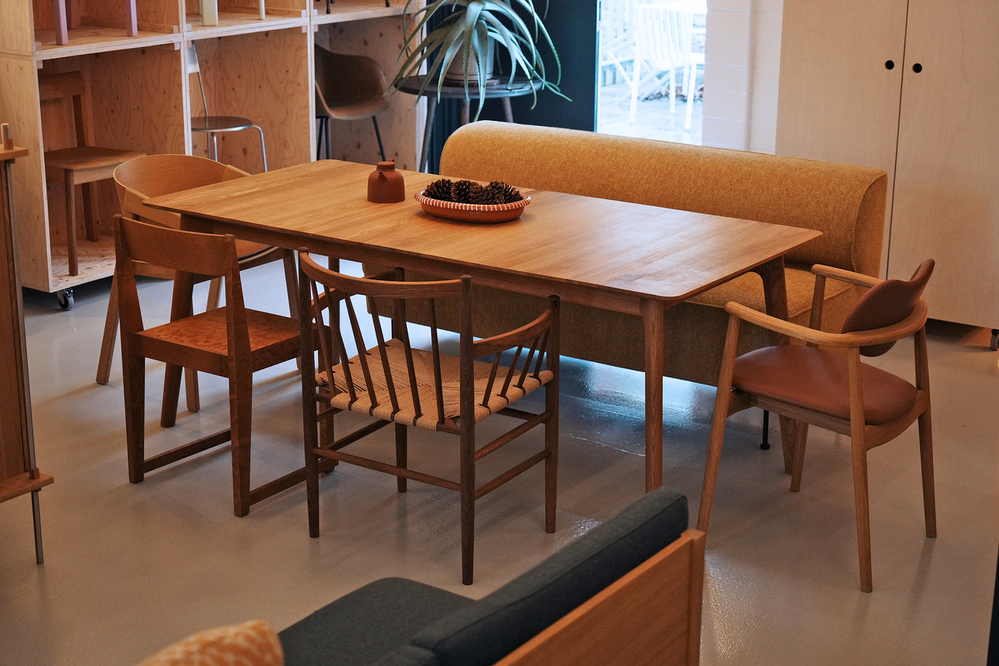 Salon Extendable Dining Table - Rectangular