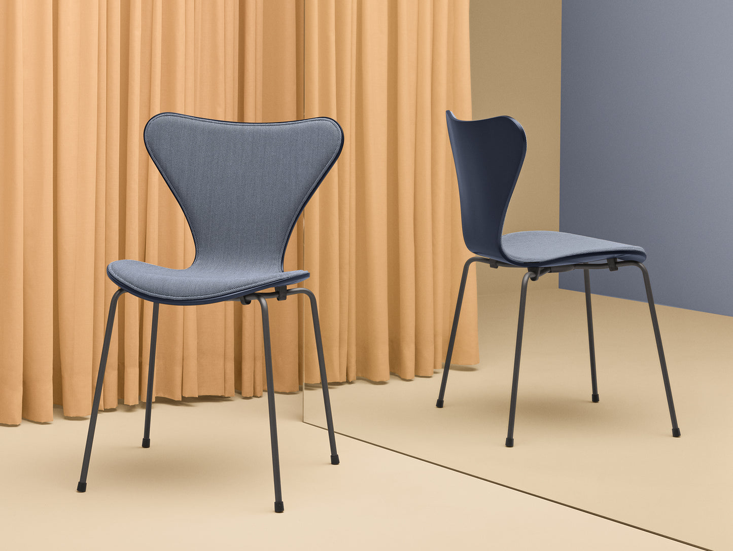 Series 7™ 3107 Dining Chair (Front Upholstered) by Fritz Hansen - Warm Graphite Steel / Front: Steelcut Trio 3 716 / Back: Midnight Blue Lacquered Veneer