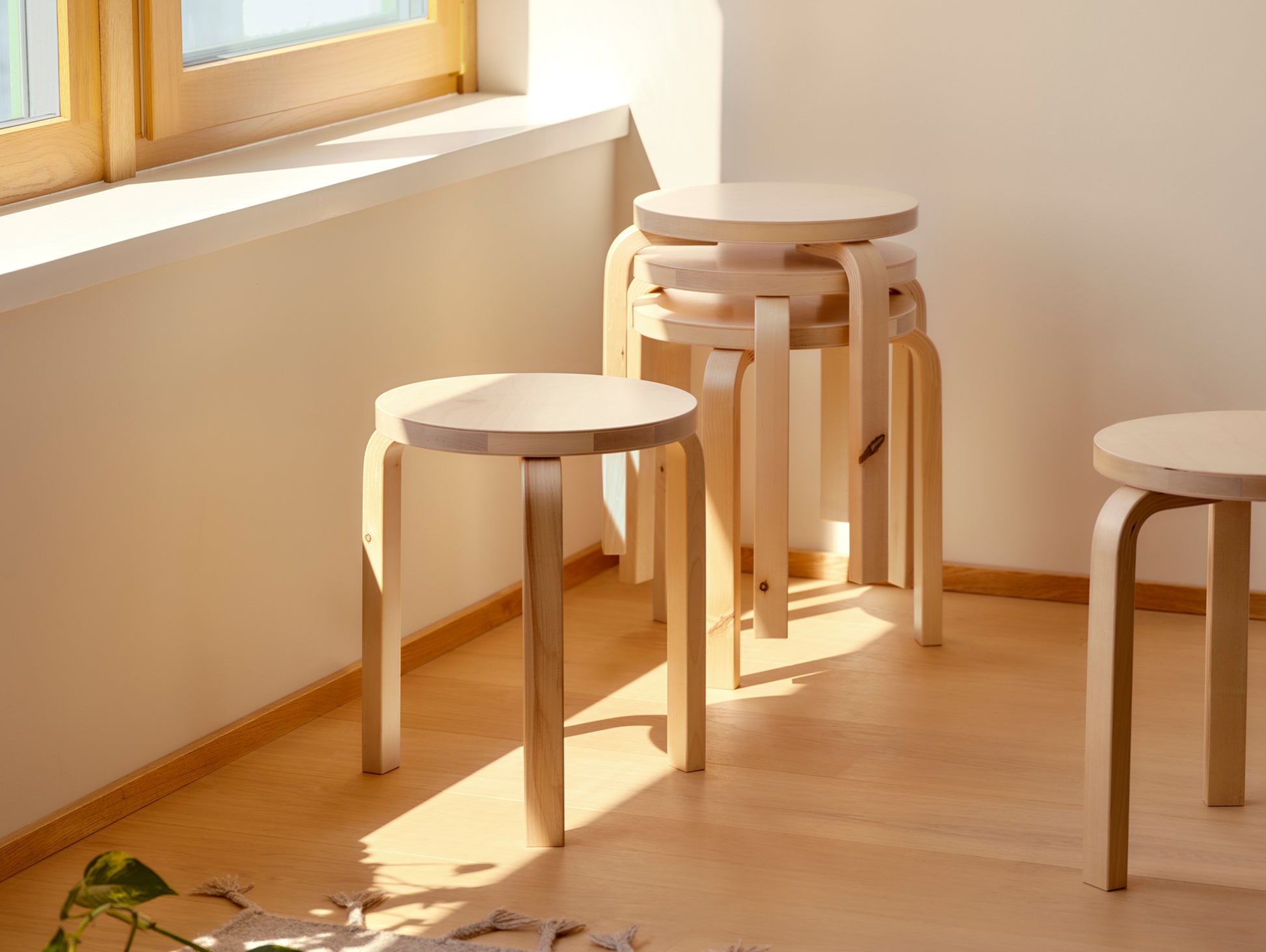 Artek Stool 60: Un icono del diseño finlandés que sigue vigente en 2024