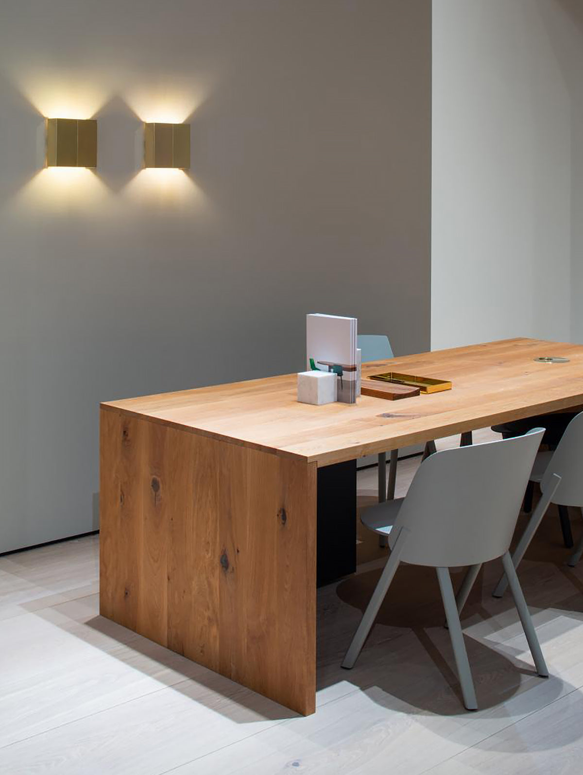 TA01 Ponte Table by e15