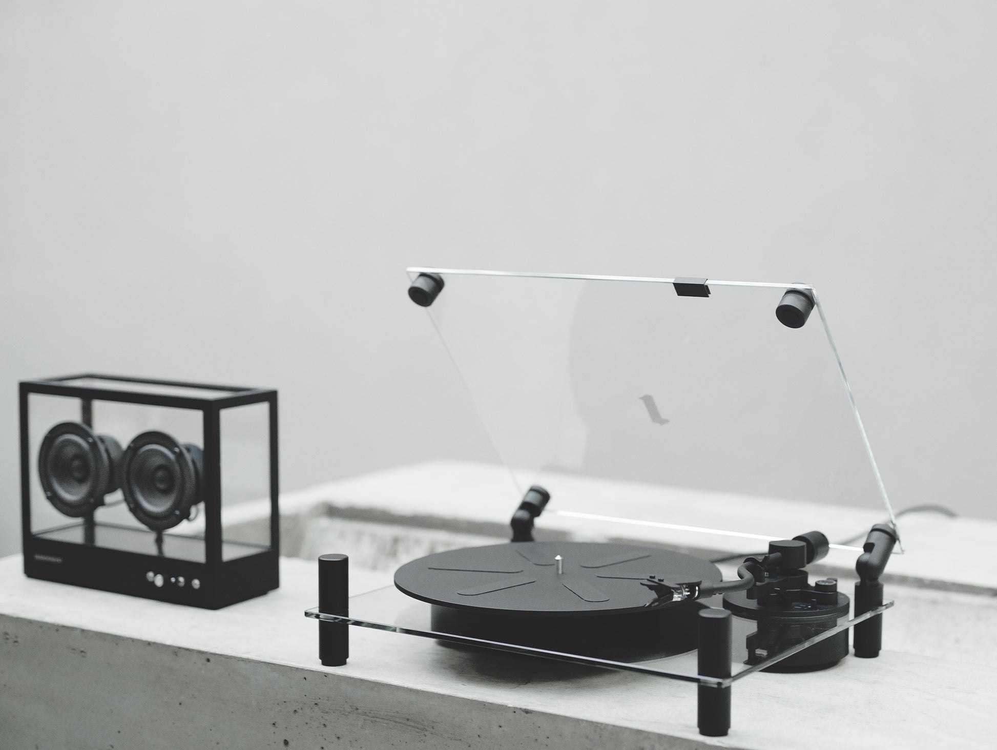 Transparent Turntable by Transparent - Black