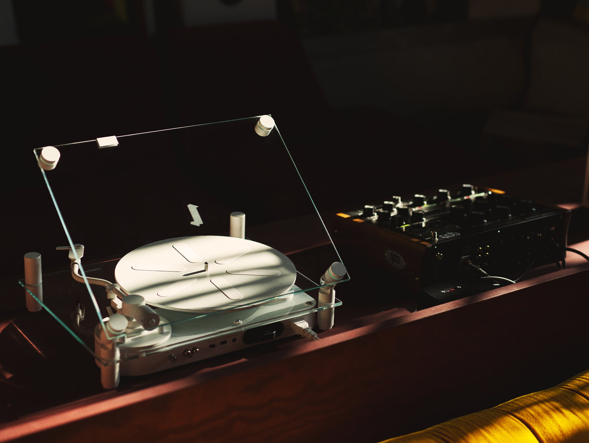 Transparent Turntable by Transparent - White