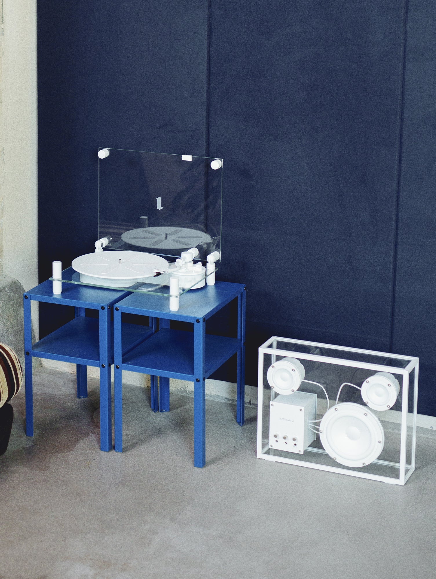 Transparent Turntable by Transparent - White