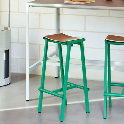 Taburete 8 Bar Stool by HAY - High / Lacquered Oak Seat / Jade Base