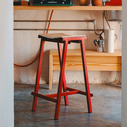 Taburete 8 Bar Stool by HAY - Low / Lacquered Oak Seat / Signal Red Base