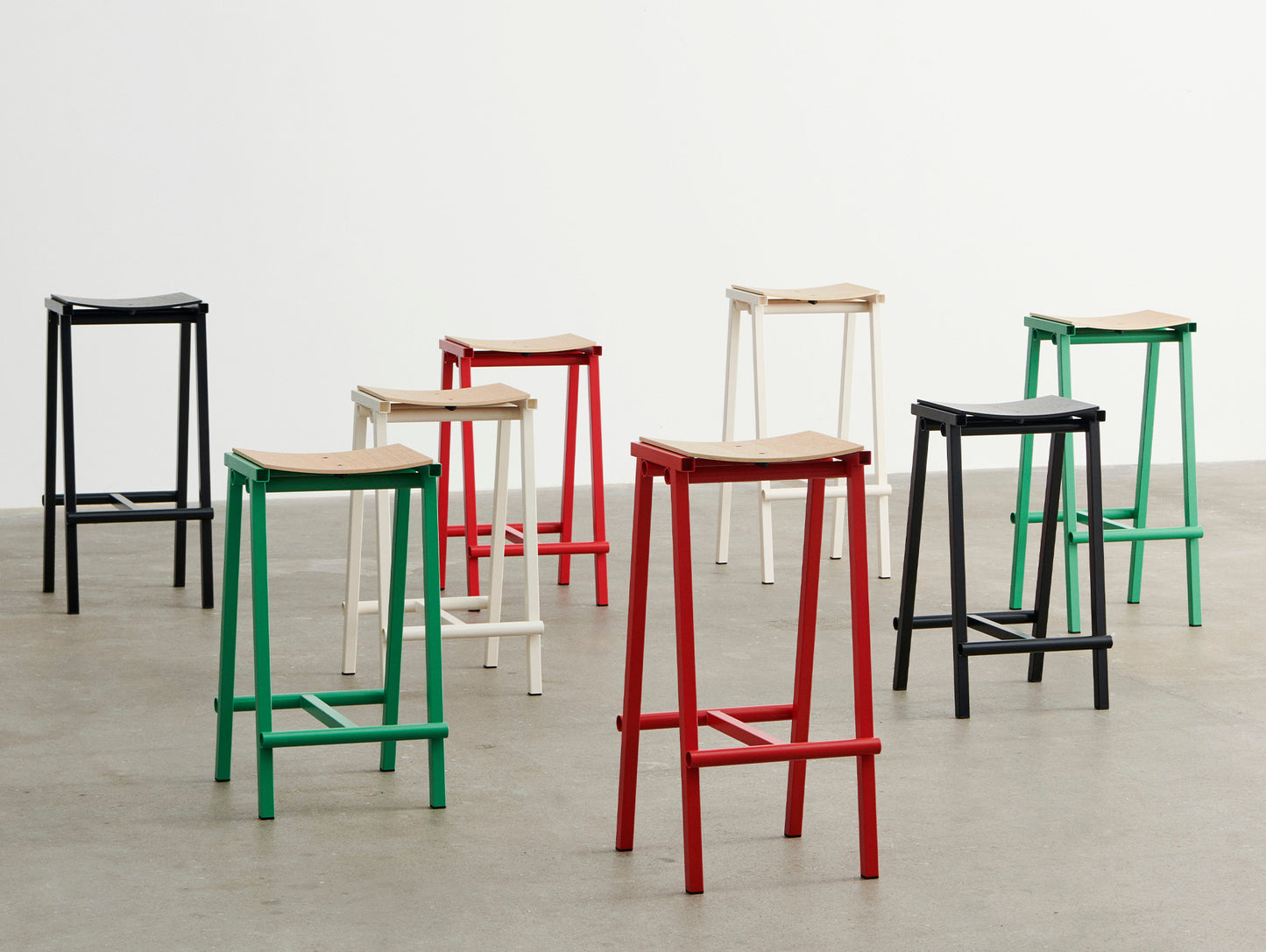 Taburete 8 Bar Stool by HAY