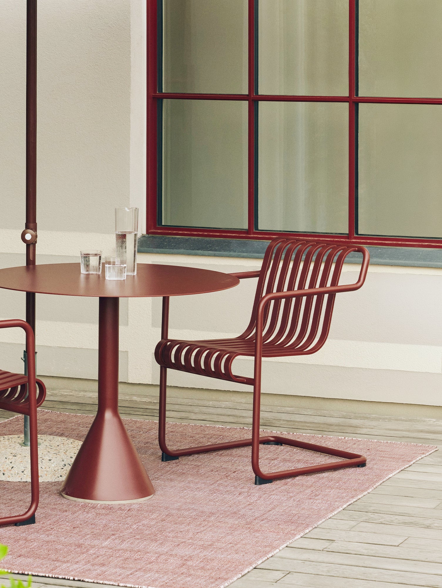 Palissade Cantilever Dining Armchair / Iron Red