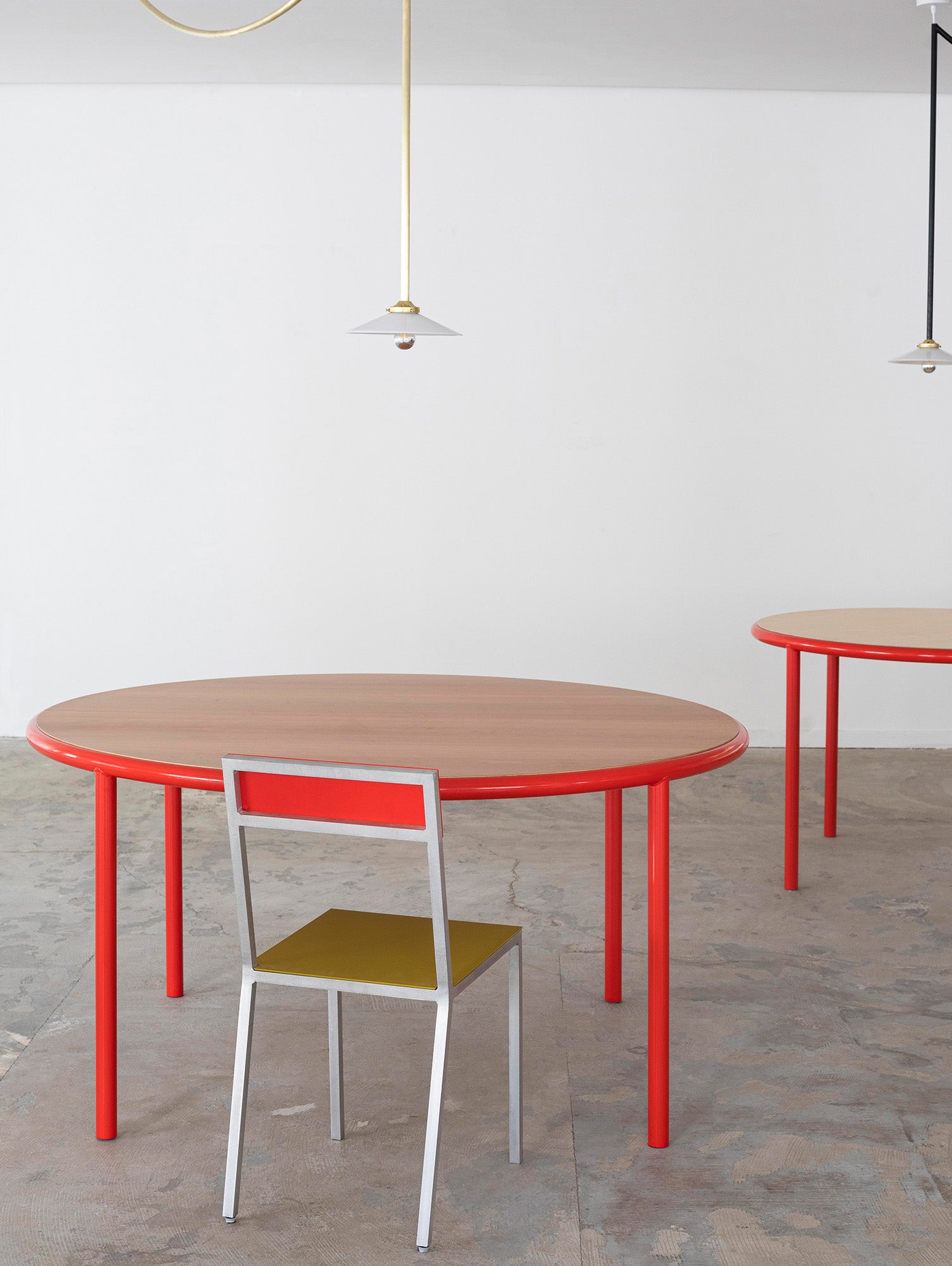 Alu Chair by Valerie Objects - Curry Seat / Red Back
