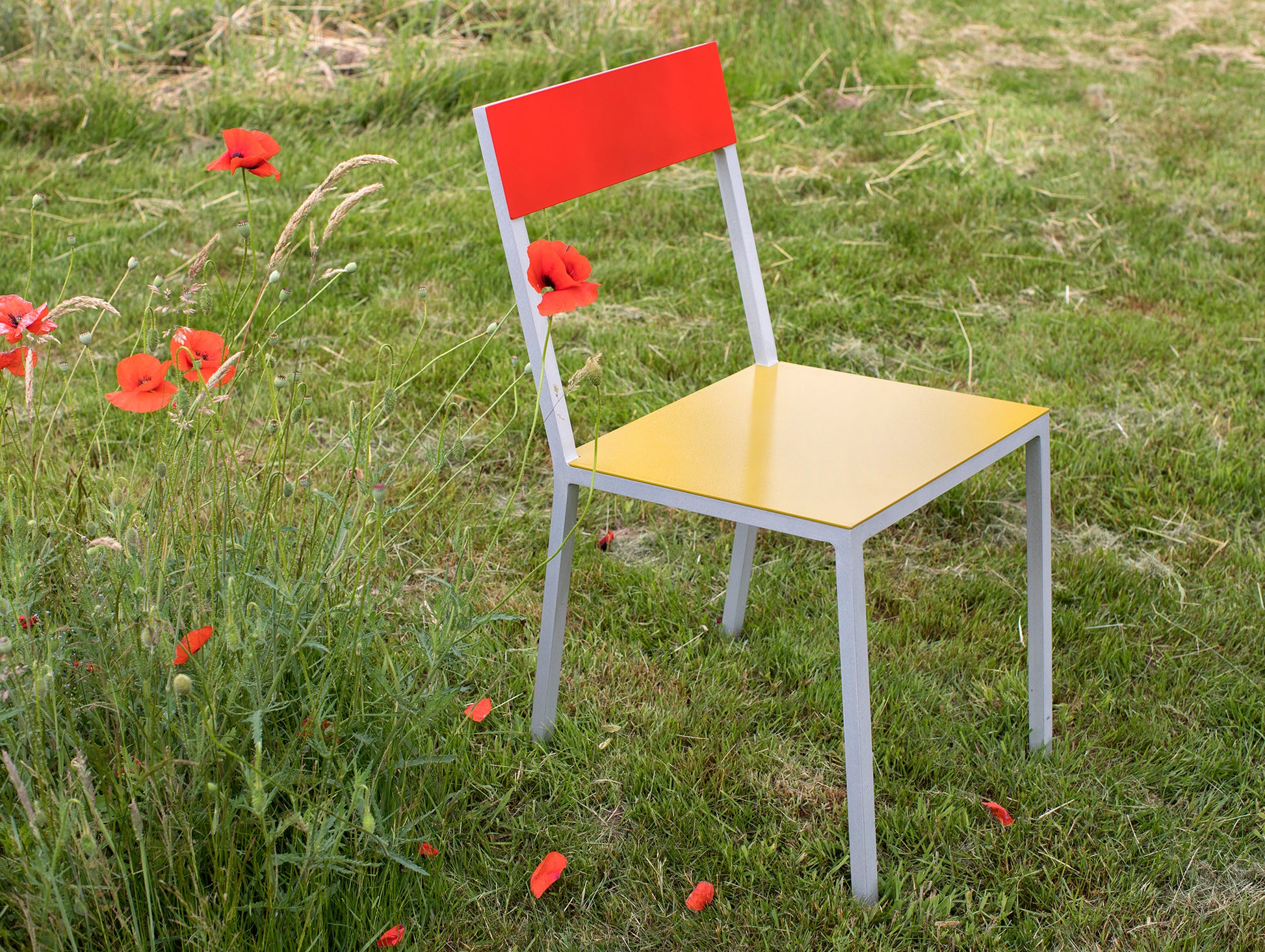 Alu Chair by Valerie Objects - Curry Seat / Red Bac