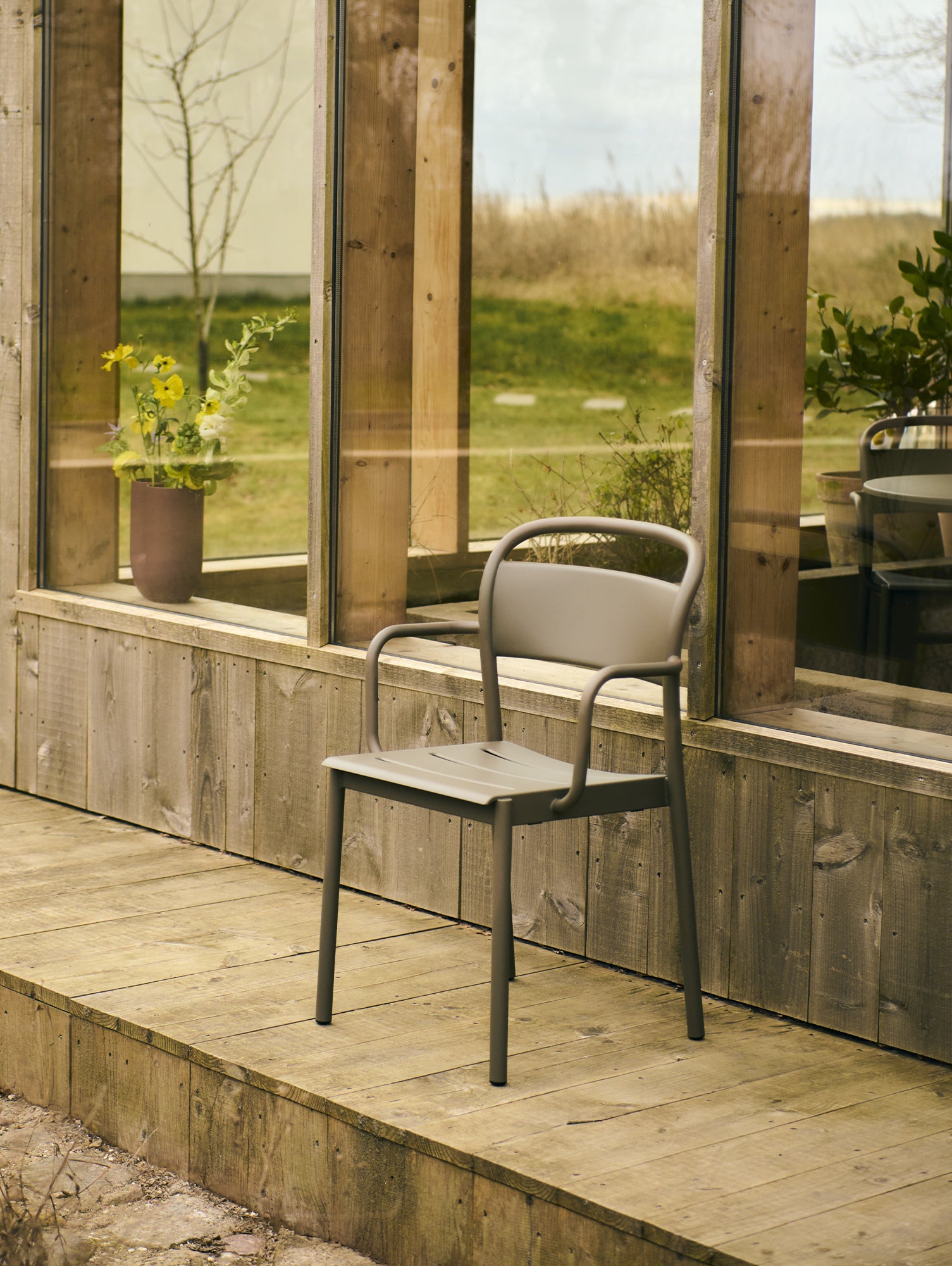 Linear Steel Armchair by Muuto - Taupe