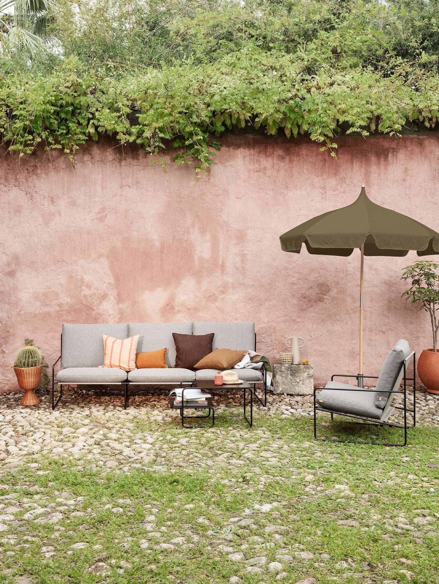 Desert 1-Seater Sofa by Ferm Living - Black Frame / Dark Sand